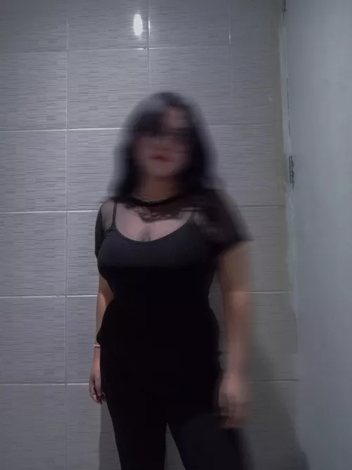 (f) Apologies for being overdressed, but here's another proof of life anyway before I disappear into oblivion.