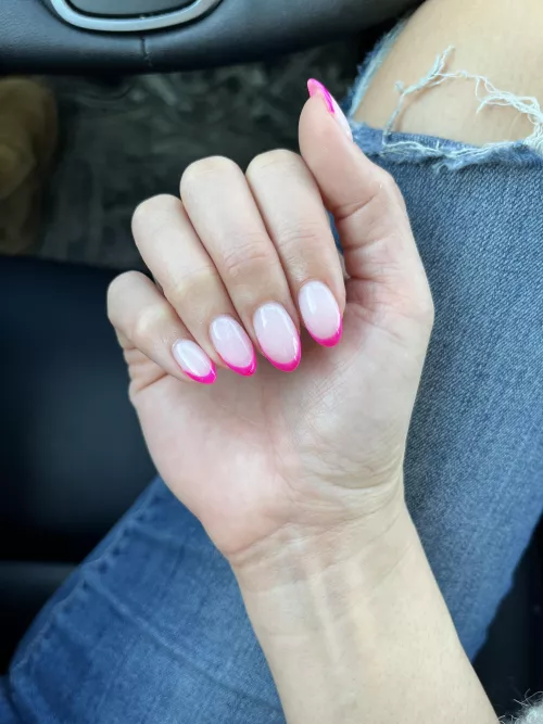 First time hot pink. 💅🏻