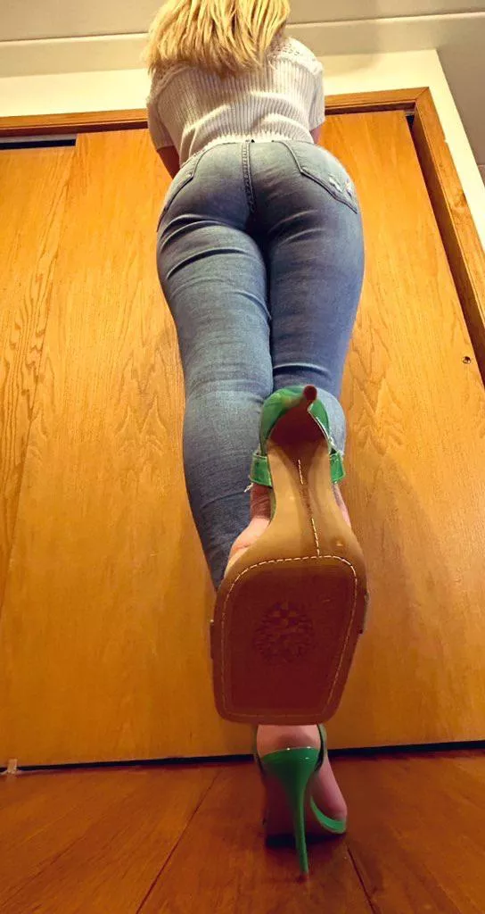 Gag on my heel bitch. [domme]