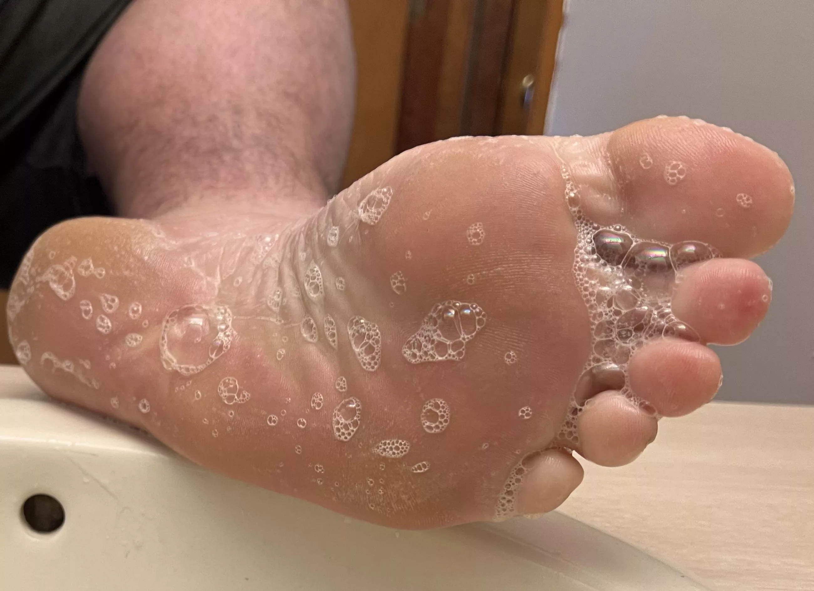 Getting clean for a quick servicing 🧼🫧👅. Do you like em clean or dirty?