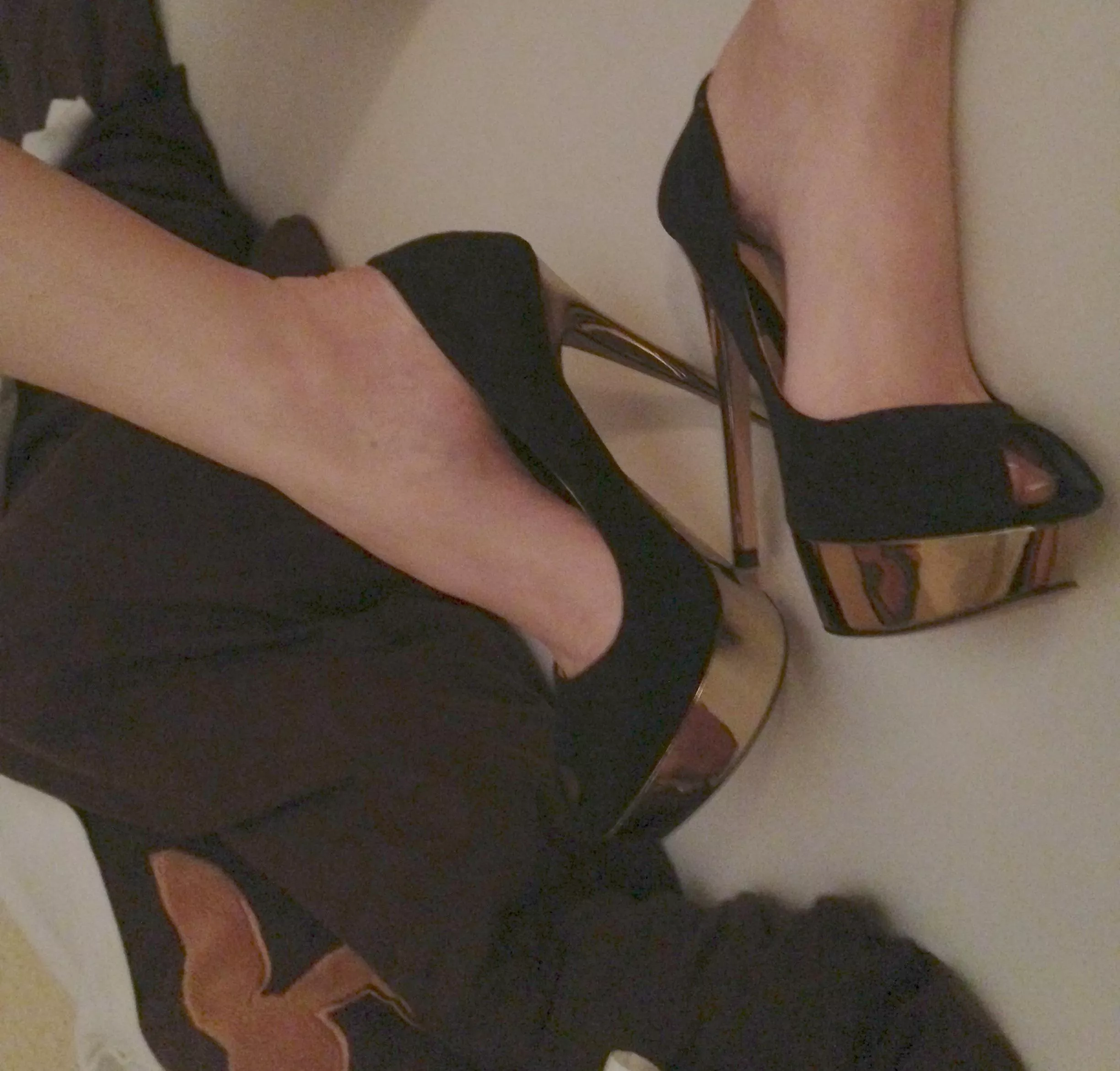 Good Evening Heel Lovers