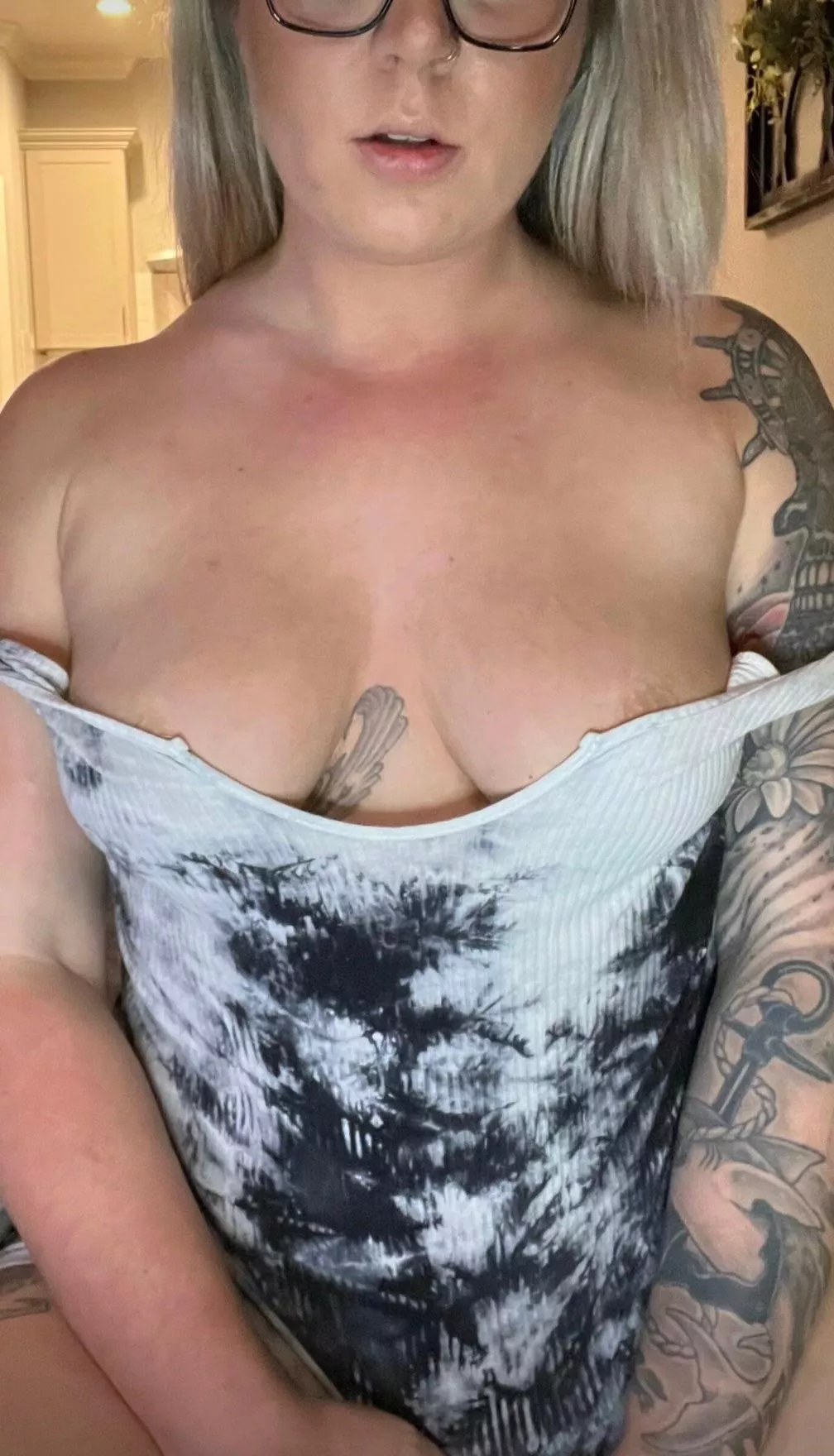 Hubby invited his hot friend over for dinner. I hope he likes my outfit 😈😘