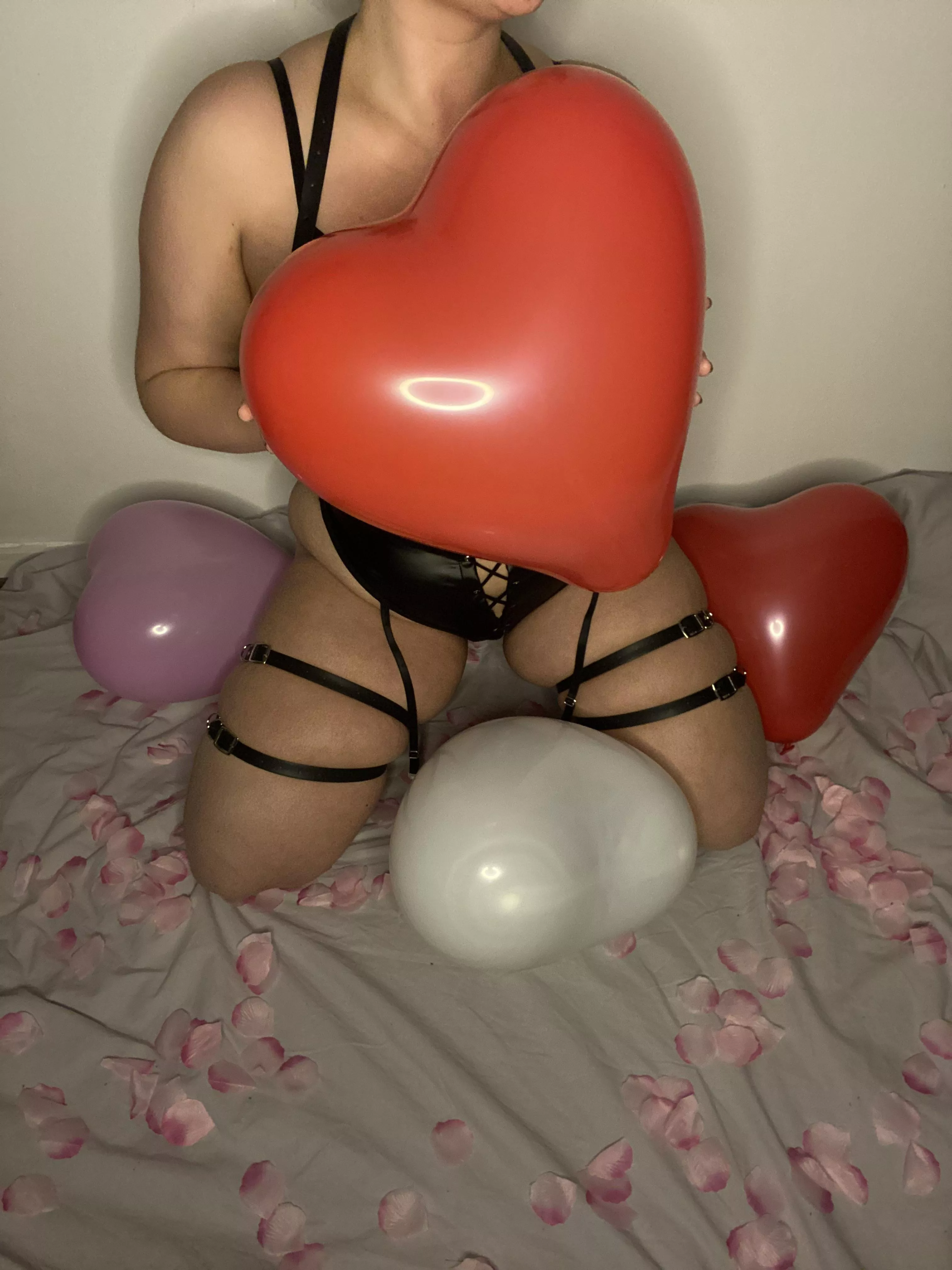I have a valentinesday gift for you! You into chubby pawgs btw?😉 [OC] [F]