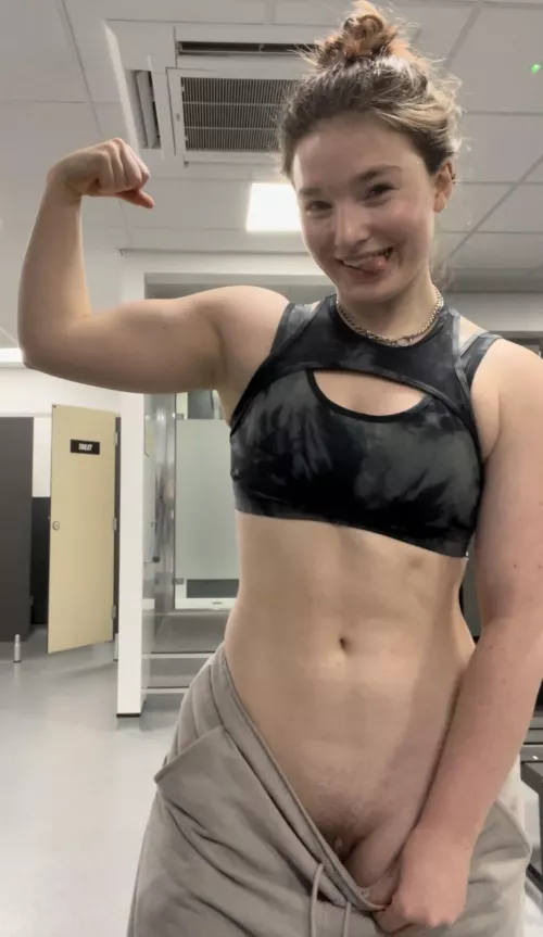 I hope you like girls who go commando to the gym😈
