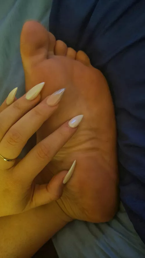 I love tickling myself with these claws