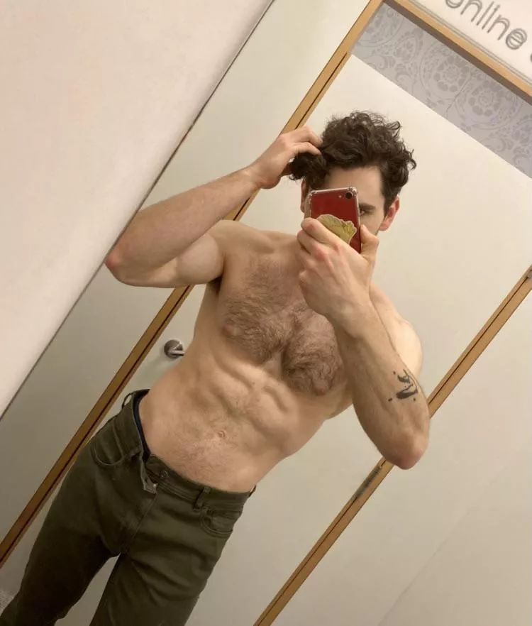 I need a little help picking my new outfit, if you have a spare hand