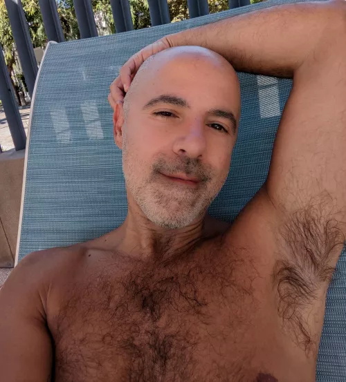 It's pool weather in LA today, just need a guy to bury his face here now 🐽