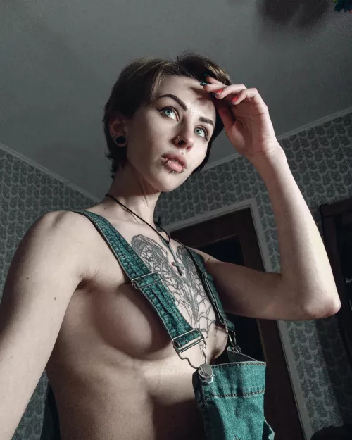 lets get hot under the mistletoe