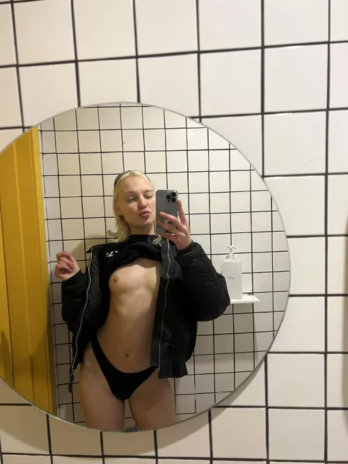 Morning titties to start off your day 😋😚