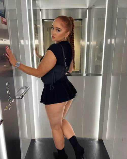 Redhead Daisy's tiny skirt