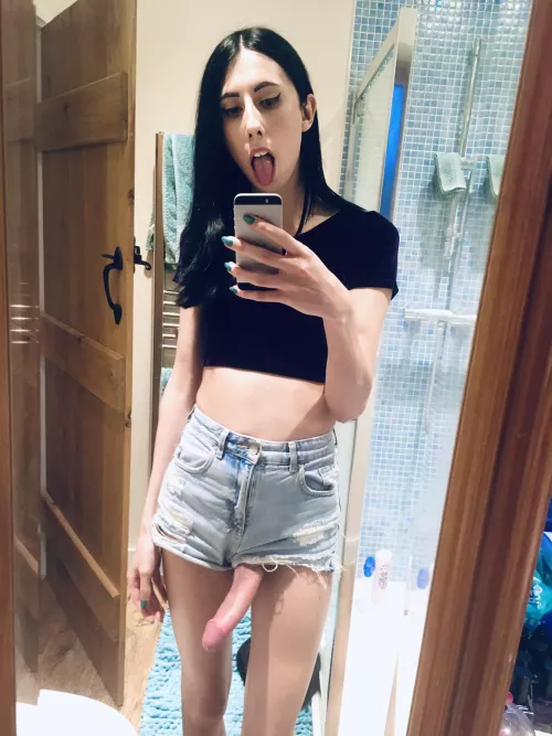 Someone posted my gif here so thought I’d say hi lol