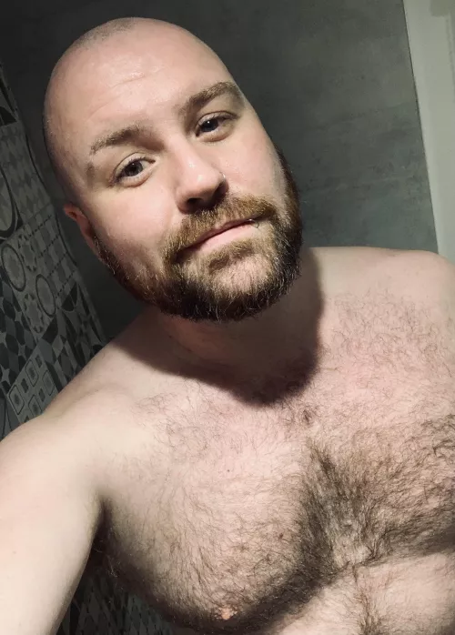 Turning 33 on Sunday, who’d be up for helping me celebrate? 🍾