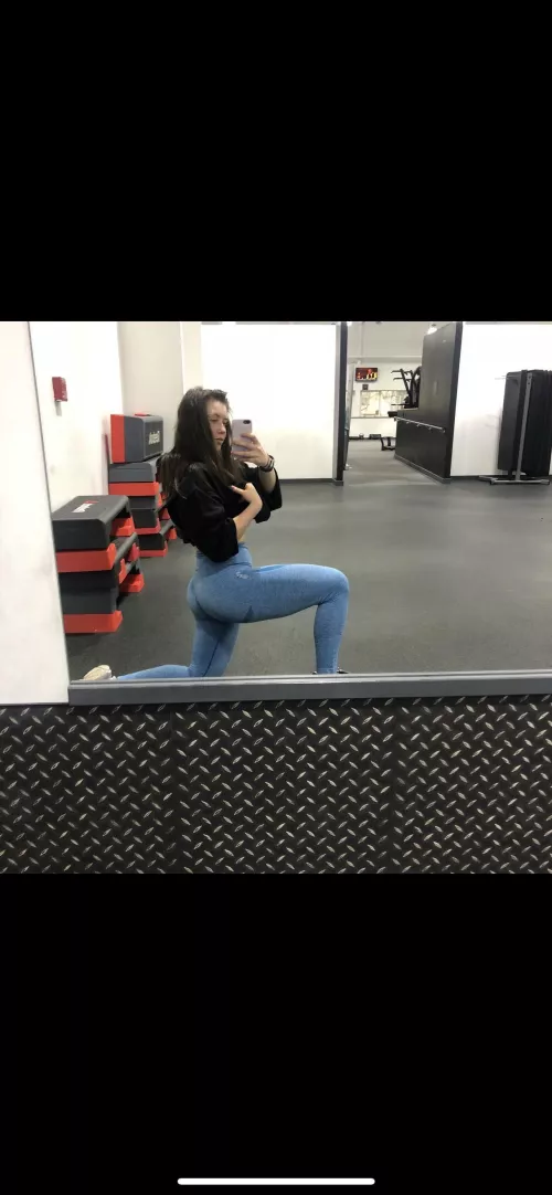 Weight training is a girl’s best friend 🙌🏼