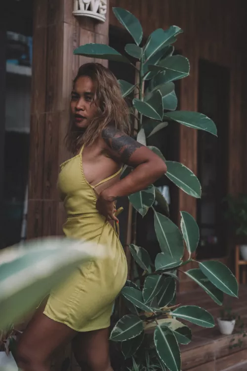 Who can cover my face and tits with cum? 😏