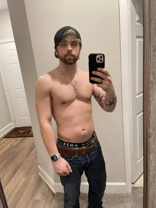 2023 has been good to me so far 🥳 Late night selfie in my new apartment 😁