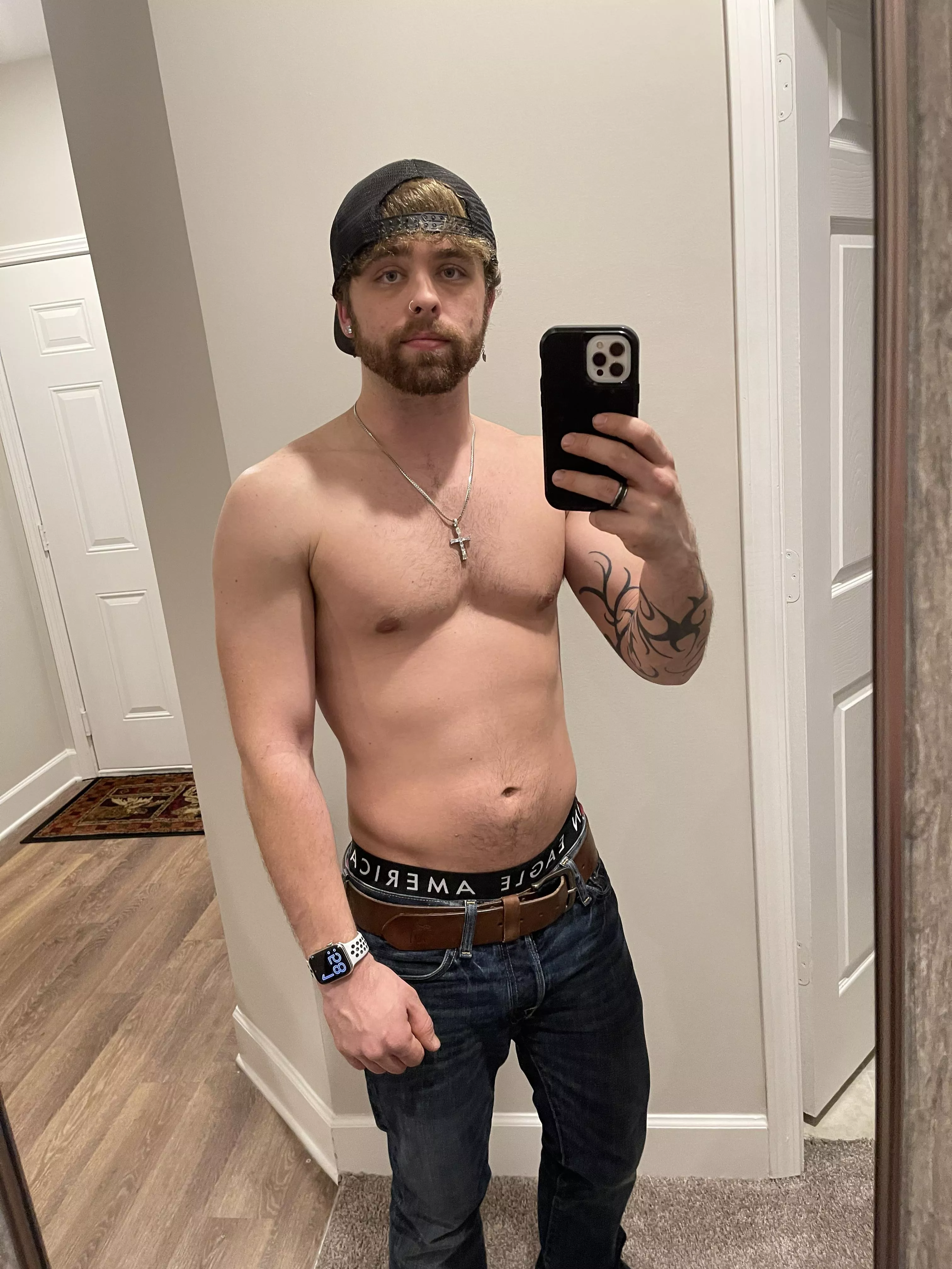 2023 has been good to me so far 🥳 Late night selfie in my new apartment 😁