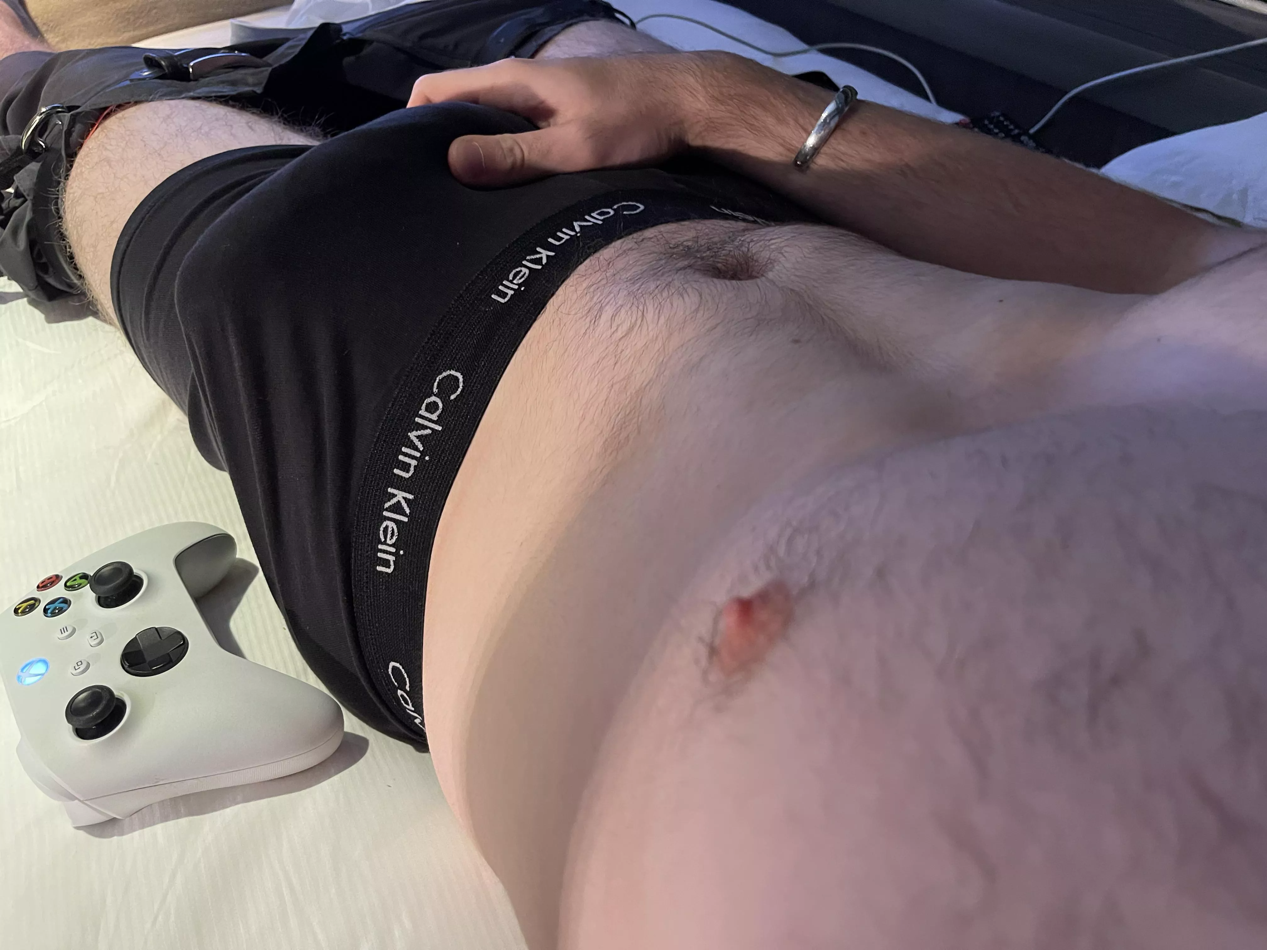 27 British Xbox guy for fit hung bwc’s to compare and bust with. Hungover. Dm me