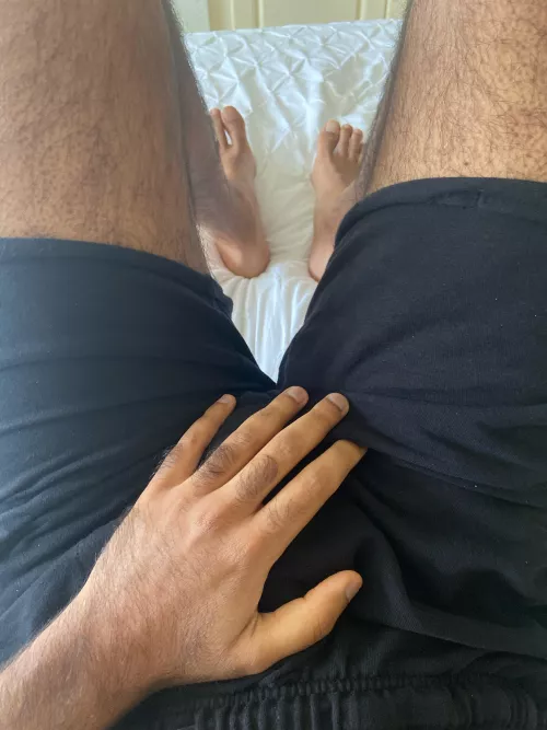 30 London Indian hairy dad bod looking for fun.