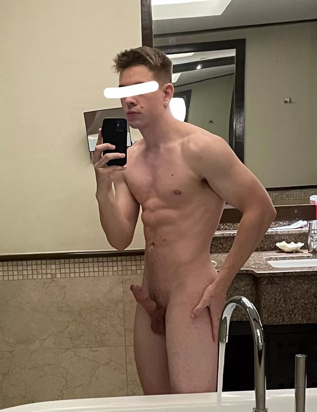 Cum get fucked in the bathroom 🛁