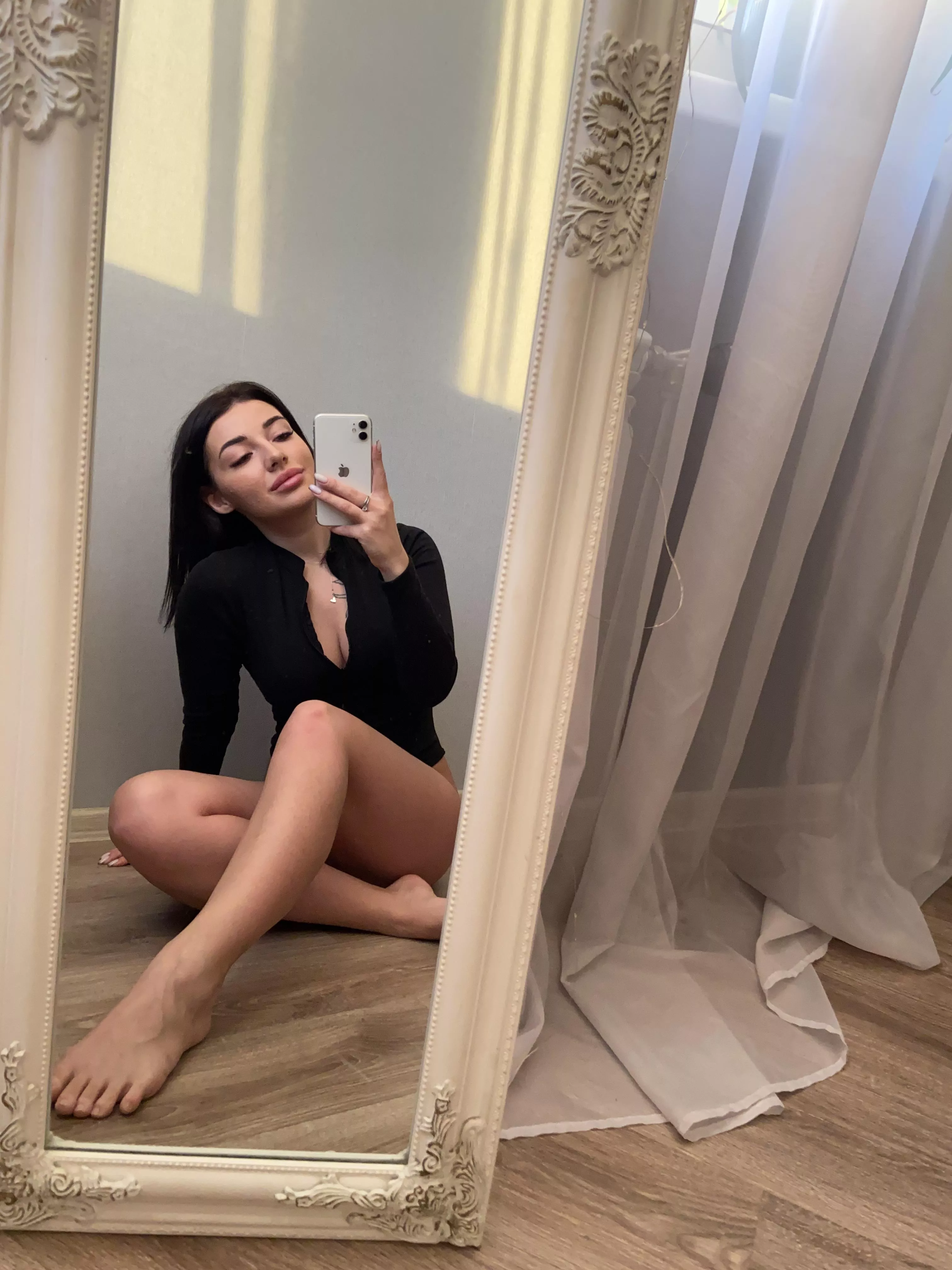 Cutie with with long legs and yummy toes