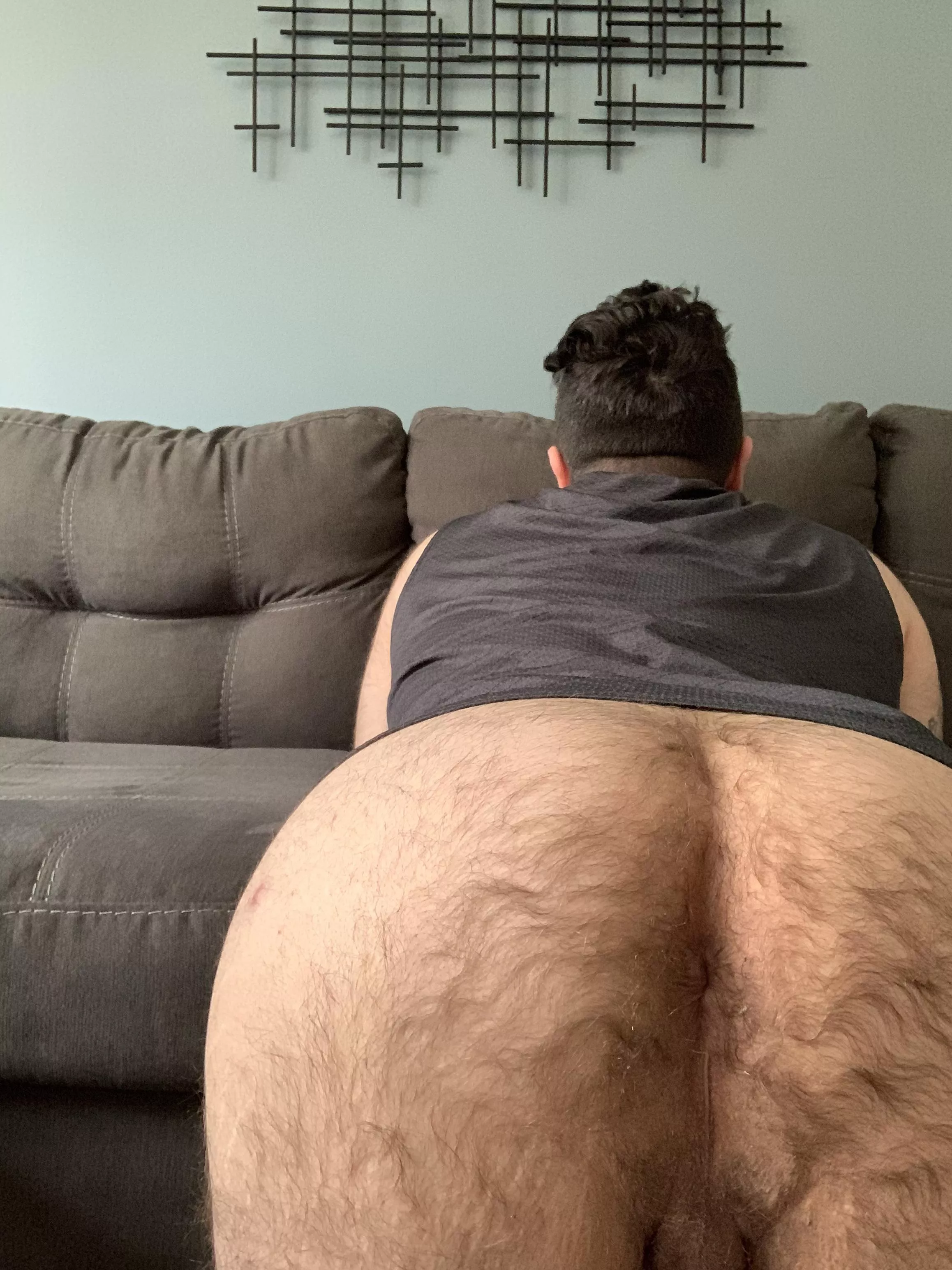 Dm me and comment about how you want to destroy my hairy ass 😈