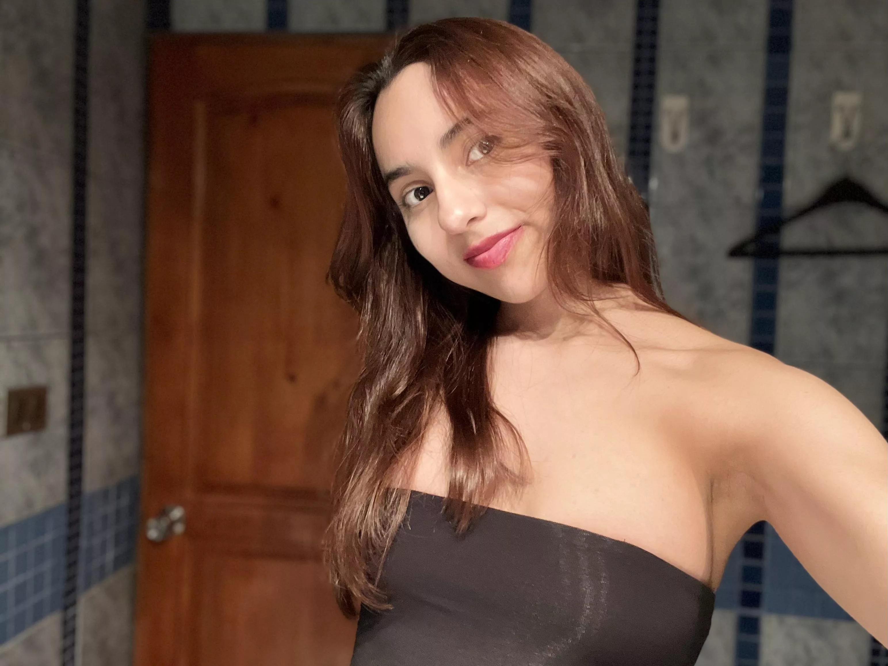 Feeling hot 💋😏 [F21]