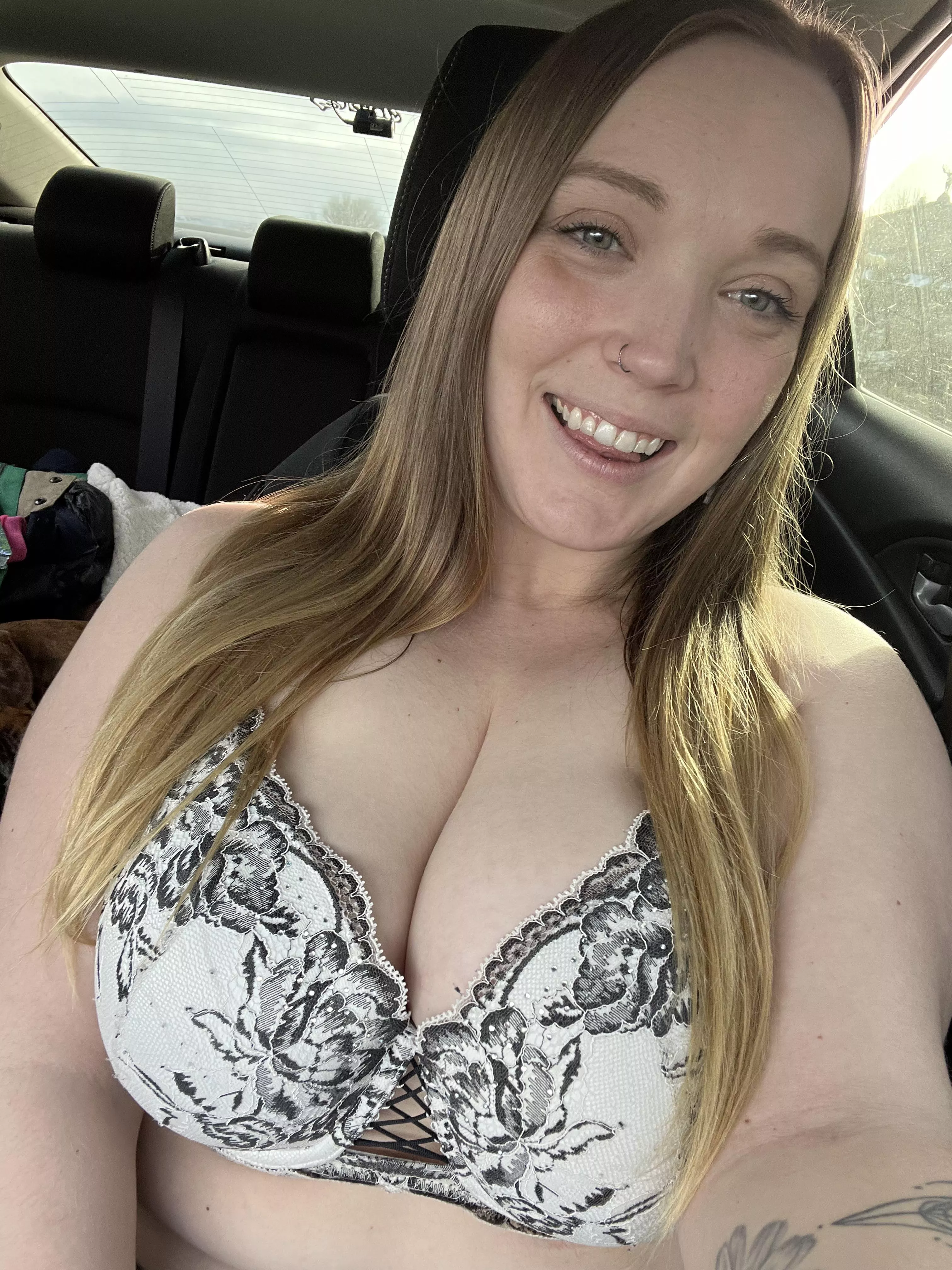 Get naughty in the car with me?? 😈