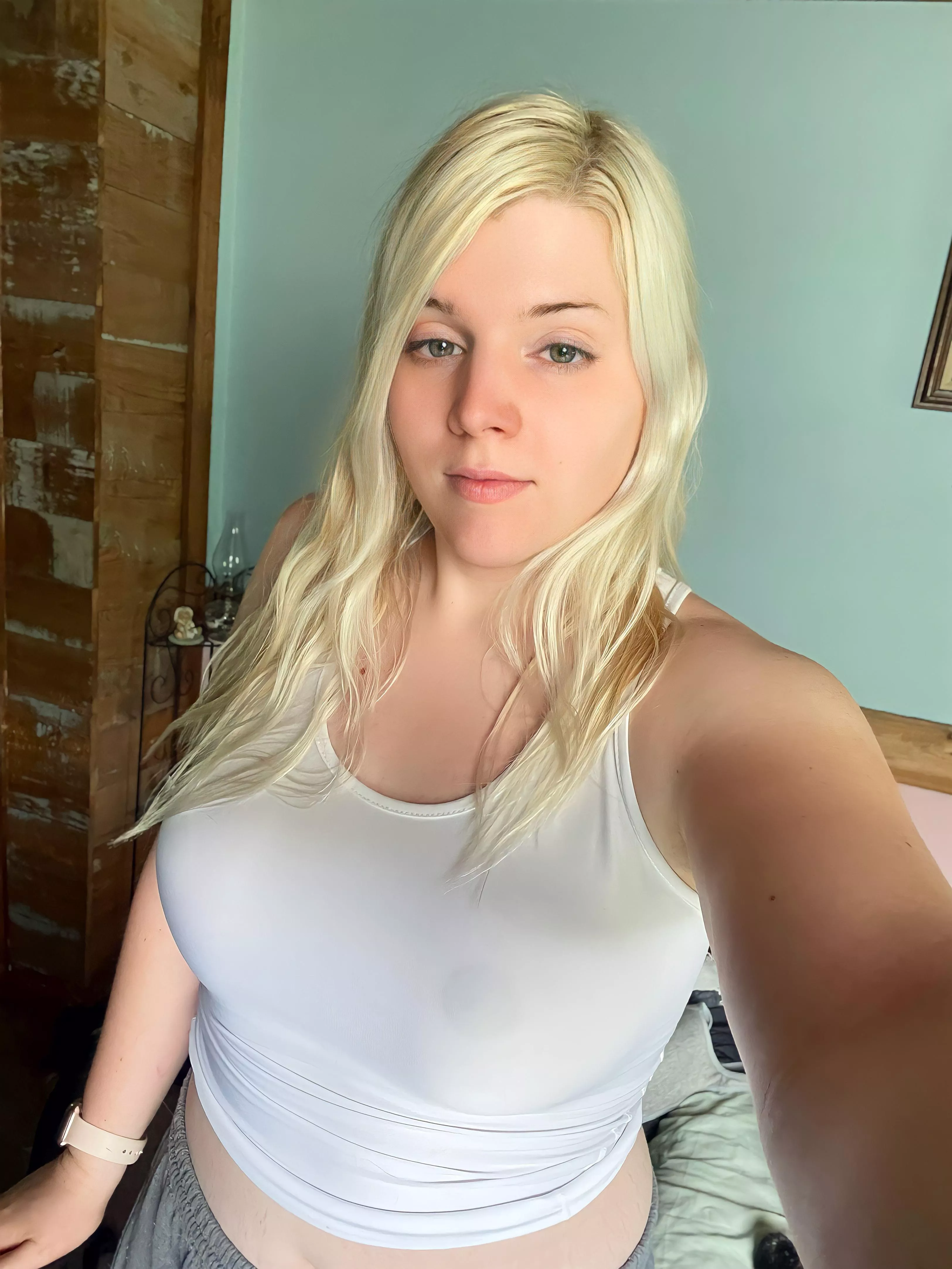 Good morning 💖 hope you don’t mind my bed head 🙈