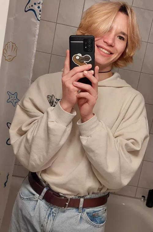 Haiya! The eyeliner isn't too much is it? Does it look cute?><