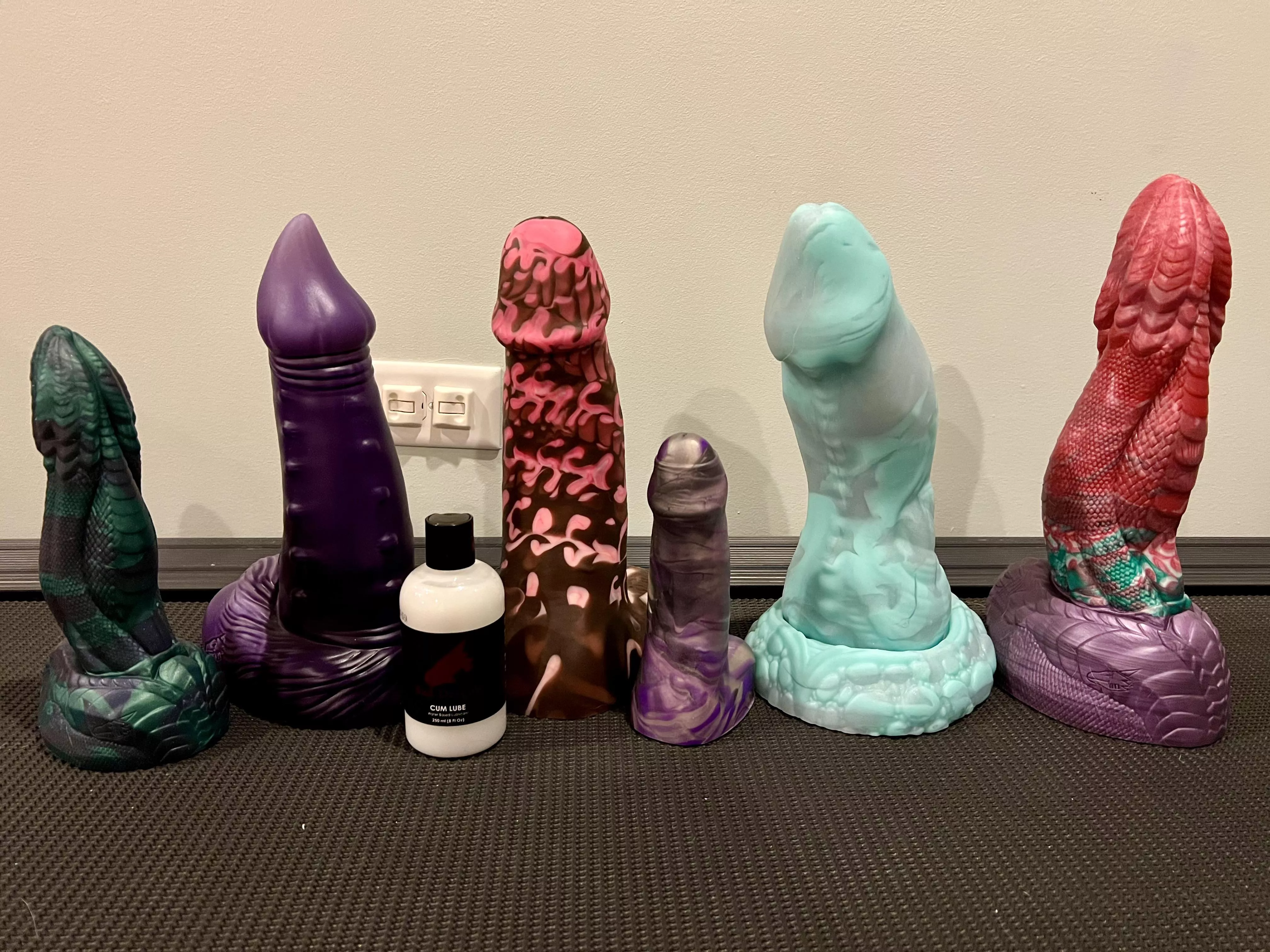 Here’s 24 lbs of dildos! 😂❤️ M Orochi, L Demon Dick, L Archer, S Archer, XL Nox, XL Orochi