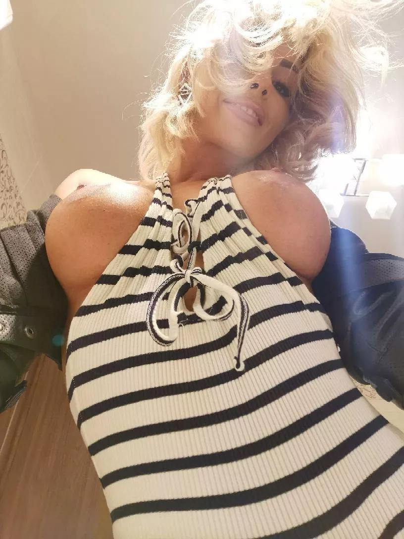 How would you react if I met you in your house in such a look?