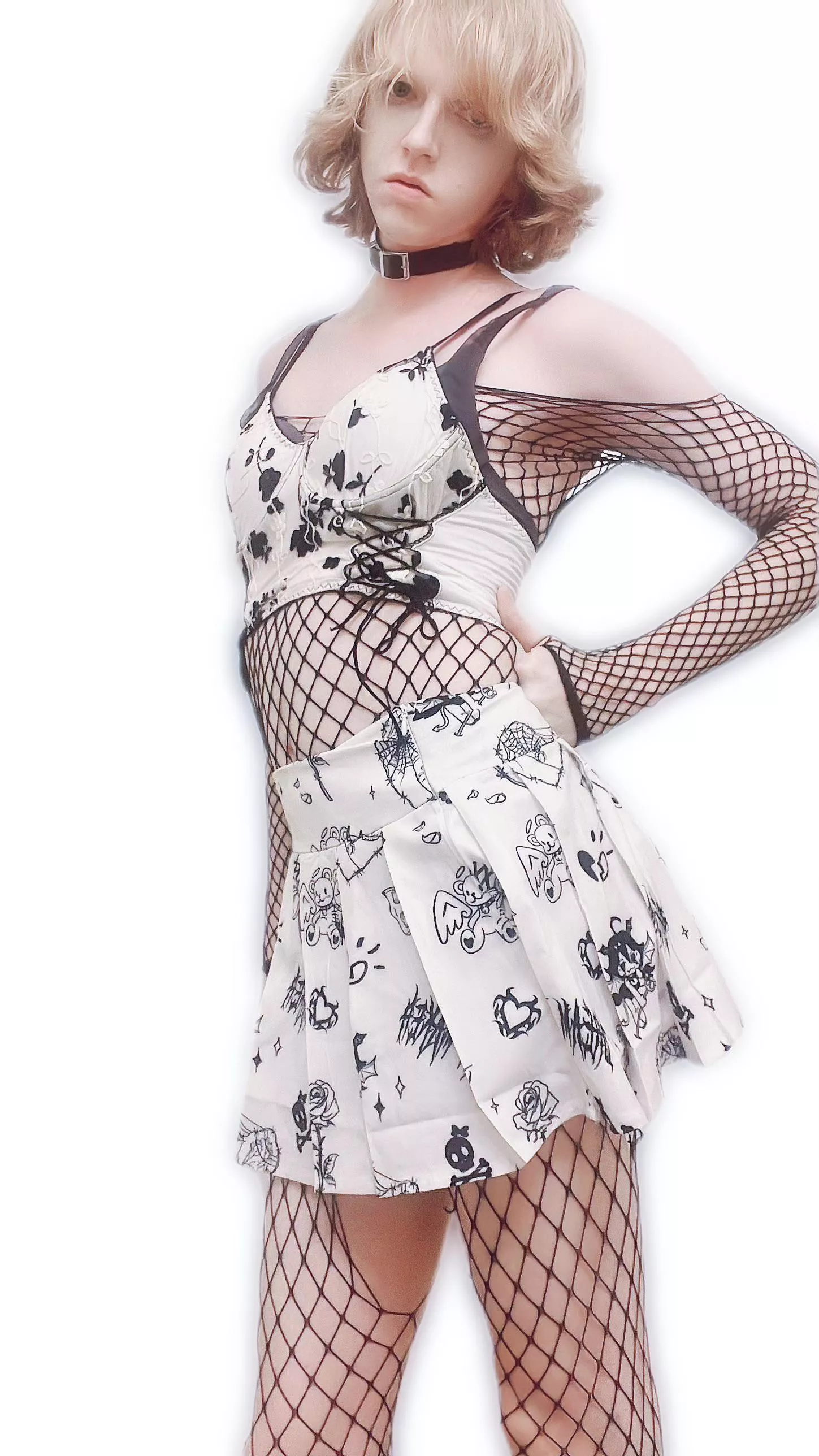 How’s my outfit? 🖤