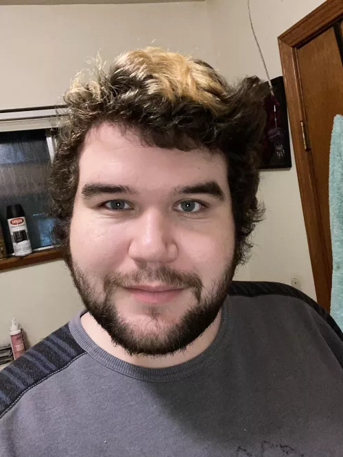 I destroyed my bangs, but thankfully the curls cover it up🙈