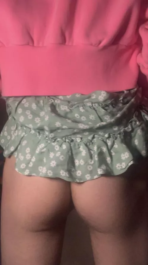 I need someone to fuck me in this skirt🥵