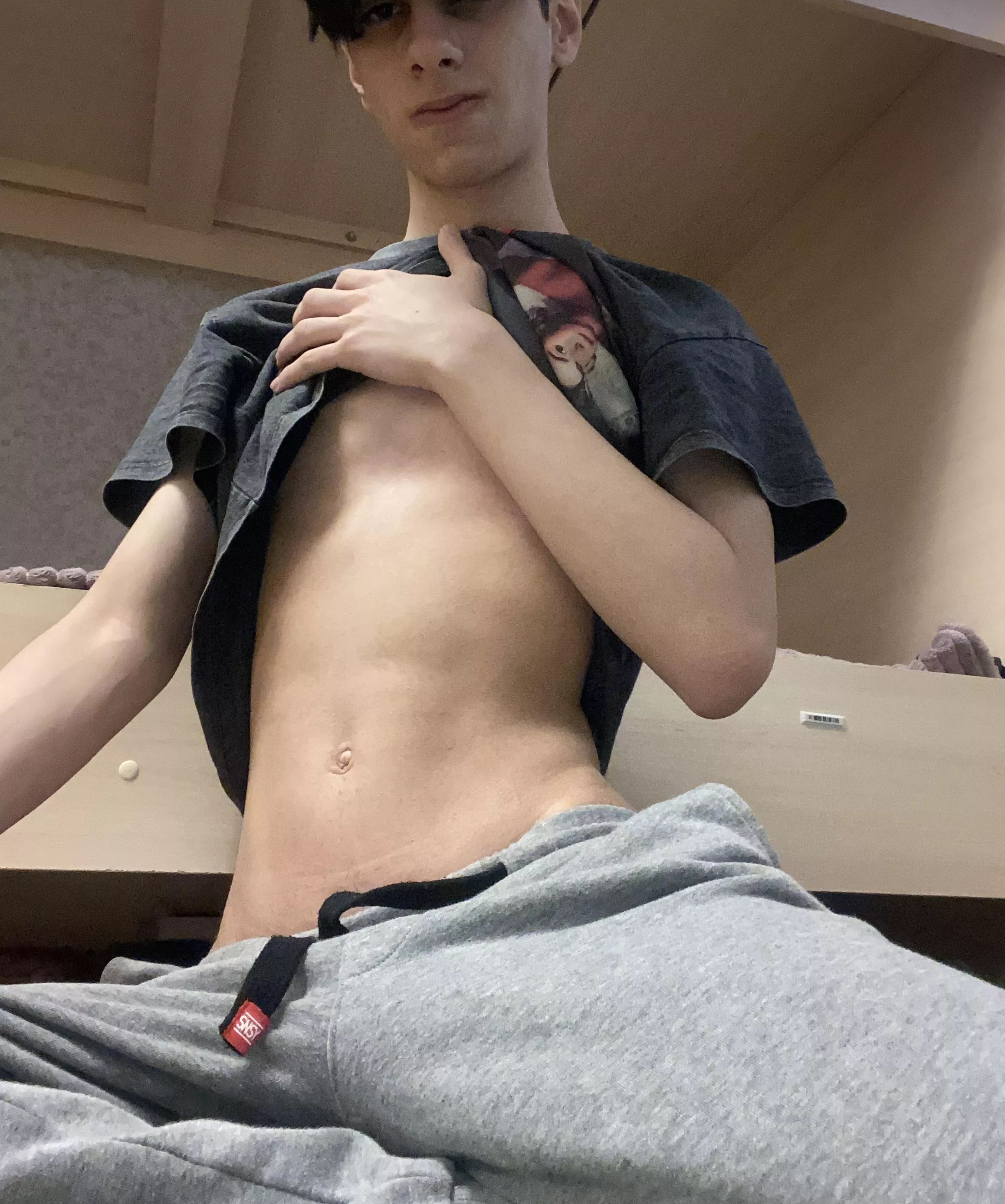 I want a big dick🥺