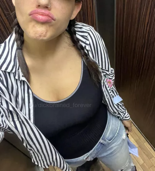 I wish more men were still into pigtails! [f]