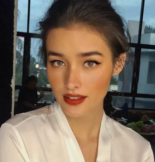 Liza Soberano.