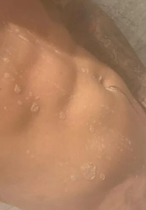 M 28 wet soapy and smooth 😈💦