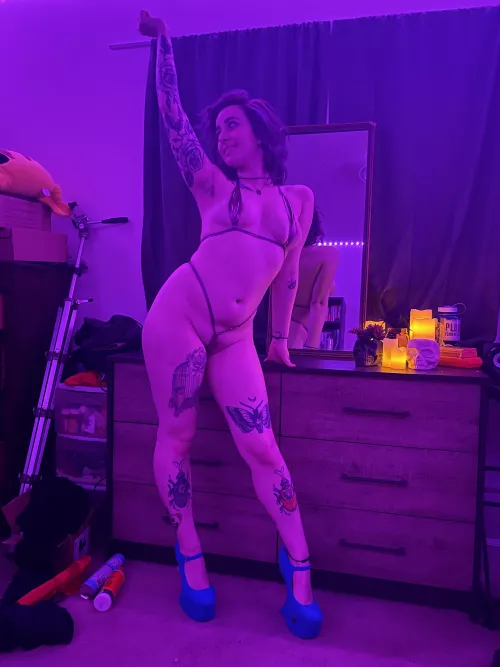 Mini bikini and some pip flashing 🤪