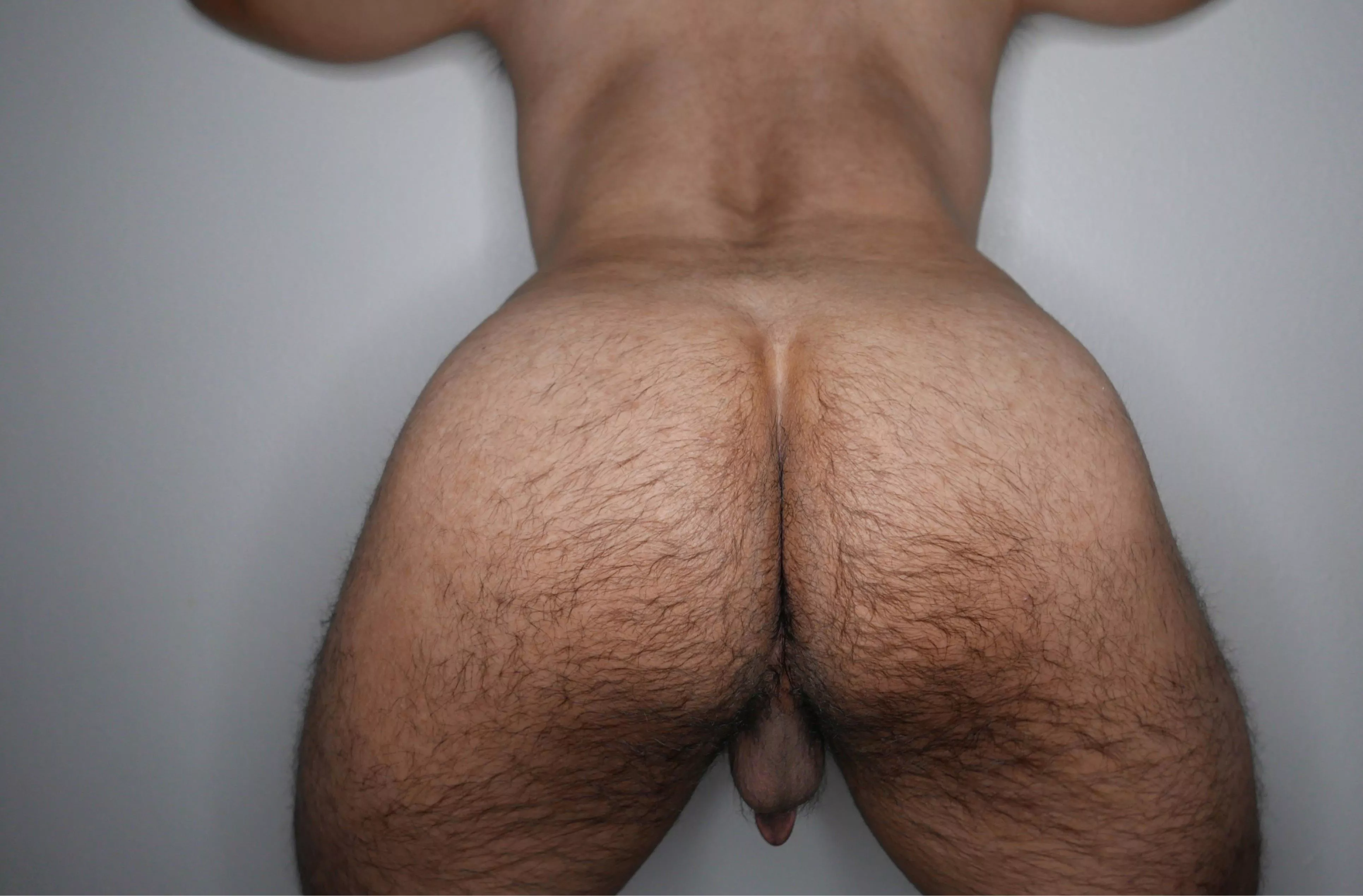 Need a bro to help me wax. Compensation to follow ;)