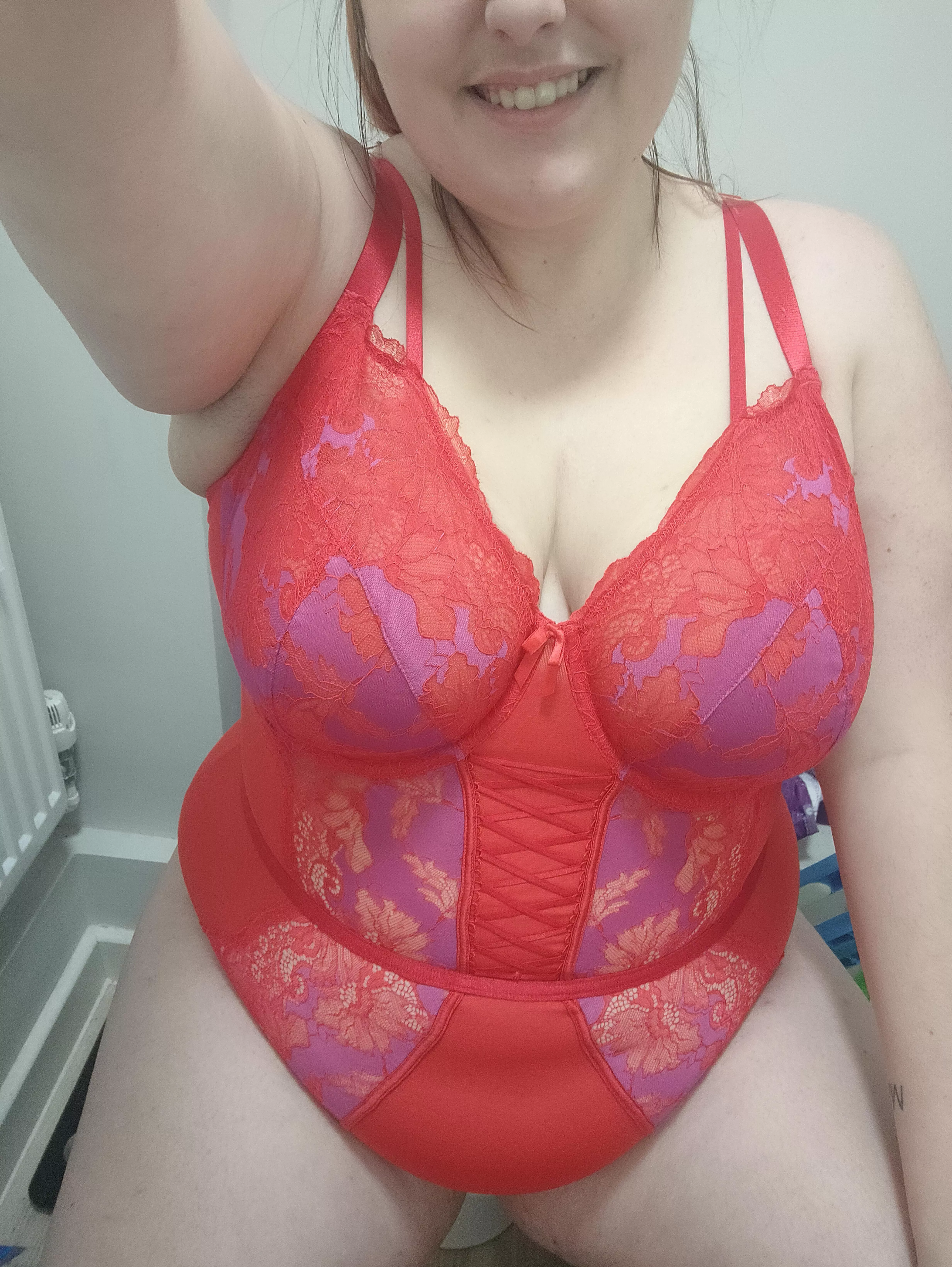 New red body suit, come and rip it off me 😘