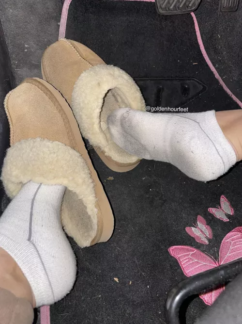 Selling my slippers & week worn socks💘