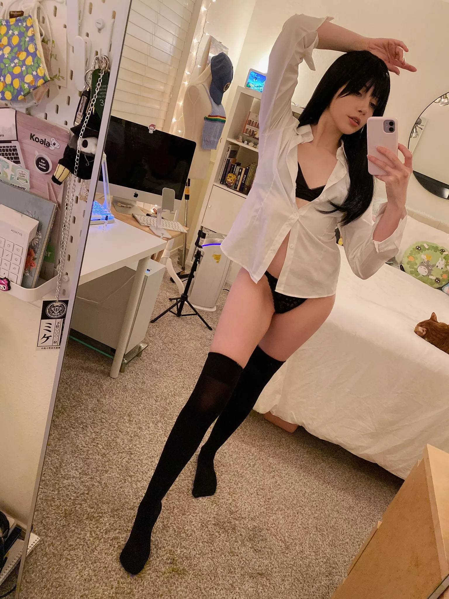 Sit! 😈🖤 (please 😌😏)