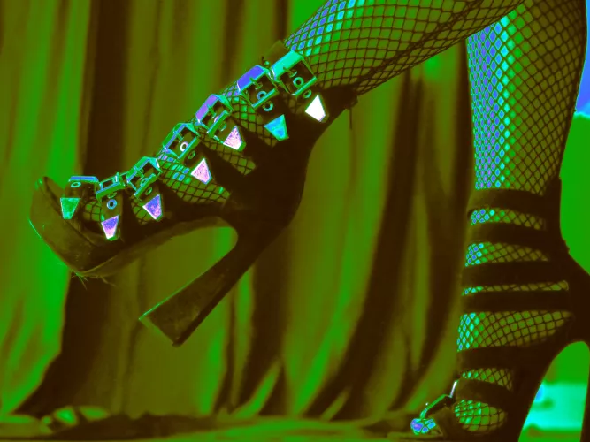 Size 6 neon nightmares