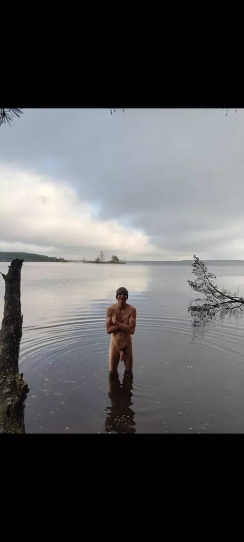 Skinny dipping in February 😁 M24, 1.94m, 73kg