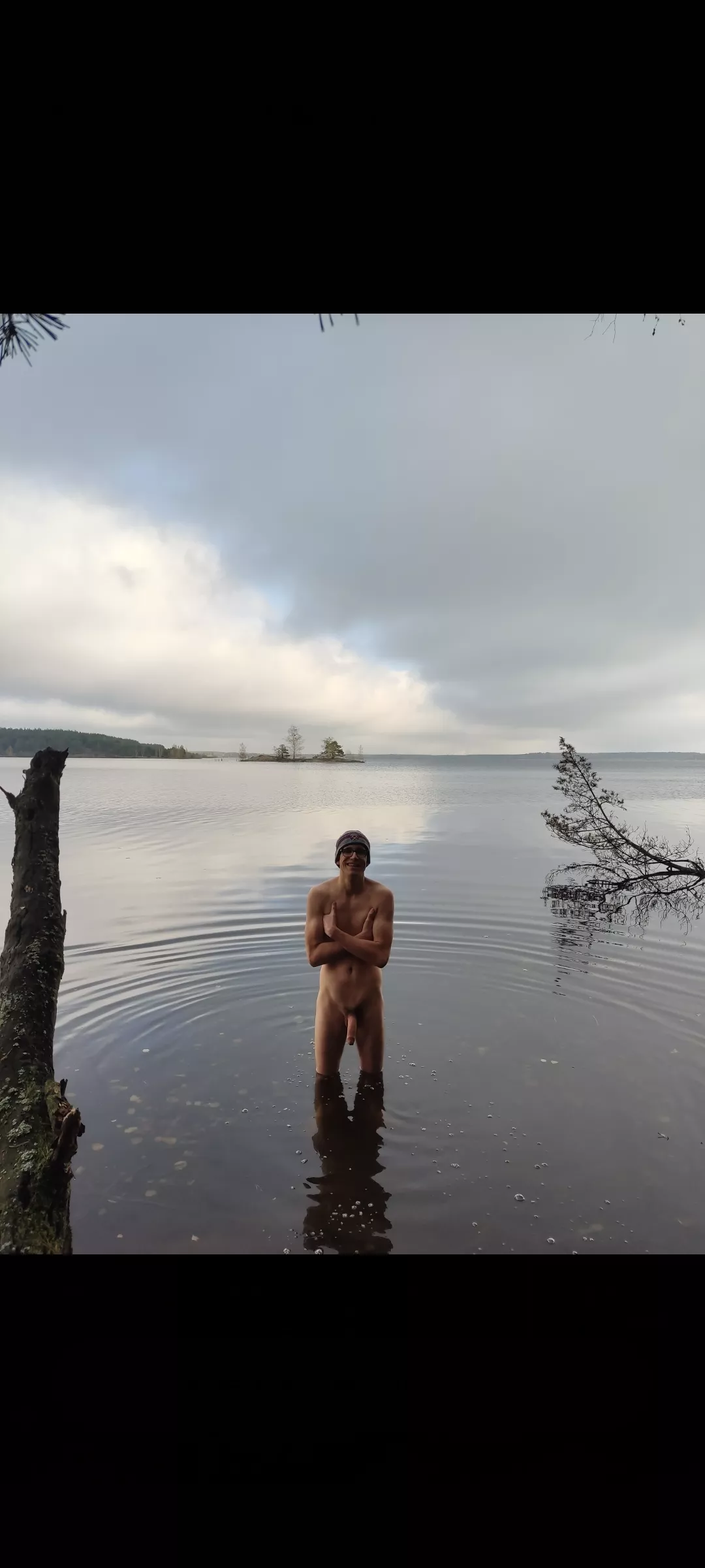 Skinny dipping in February 😁 M24, 1.94m, 73kg