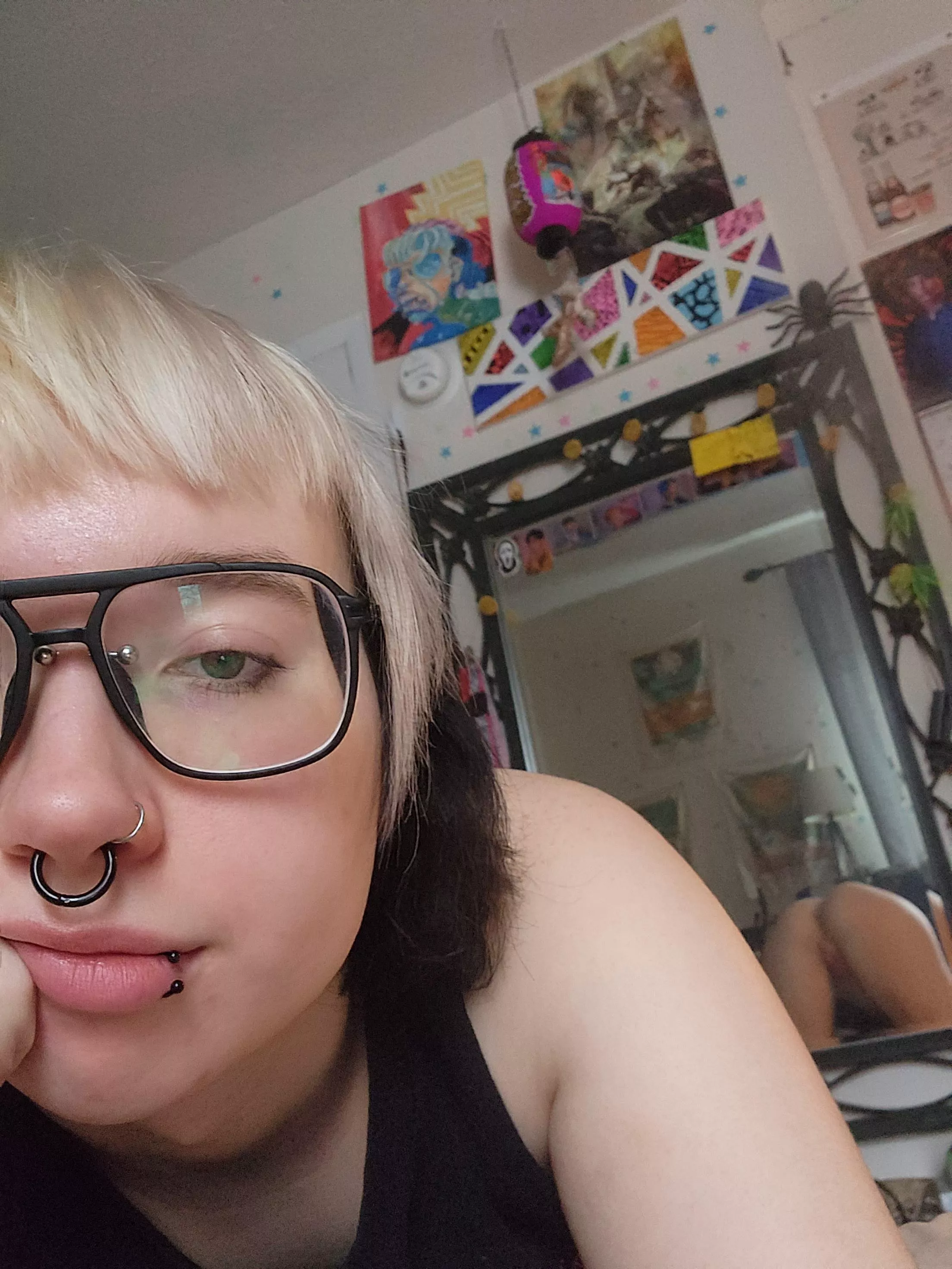 Totally normal average everyday selfie, yaknow