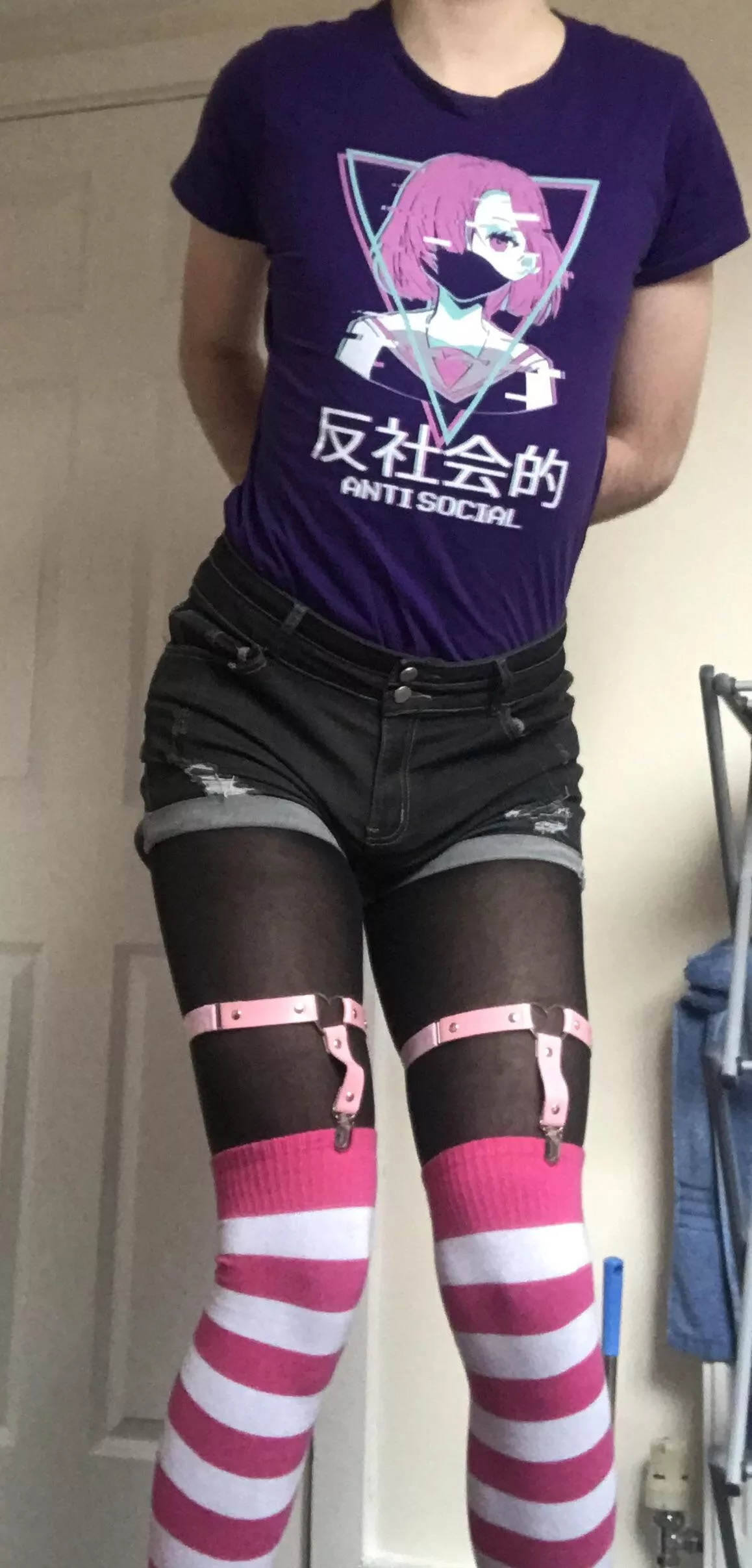 Wanna snuggle with a femboy? Or maybe something more😘