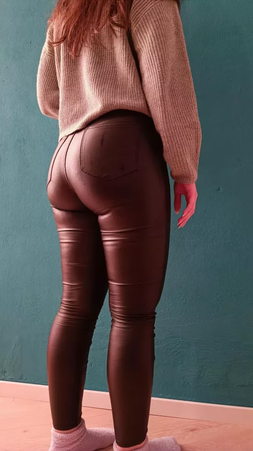 want me to grind on you like that? 😈🍑