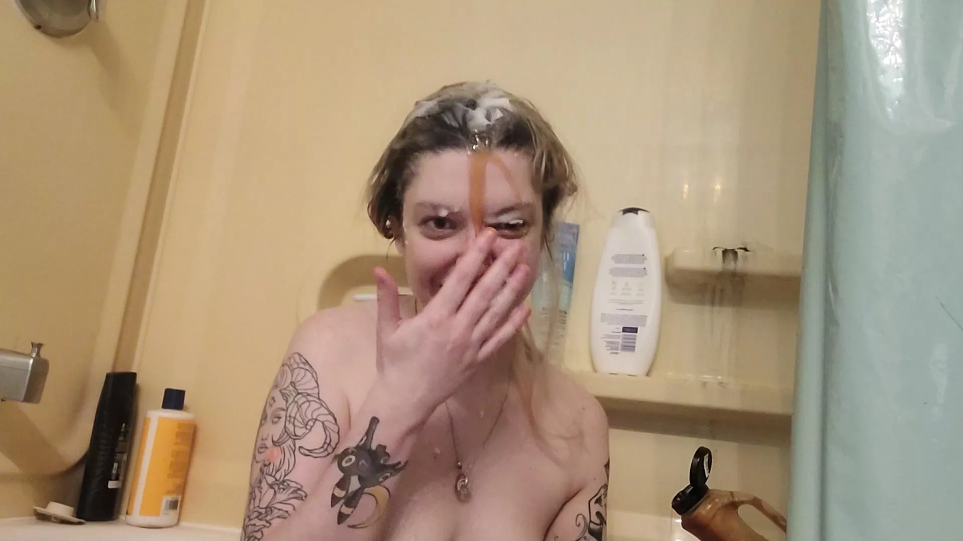 who wants a free titty picture of me pouring syrup on my tits?? send me a message. if you subscribe to my patreon for 3 dollars you will get a custom one minute video🥵👅